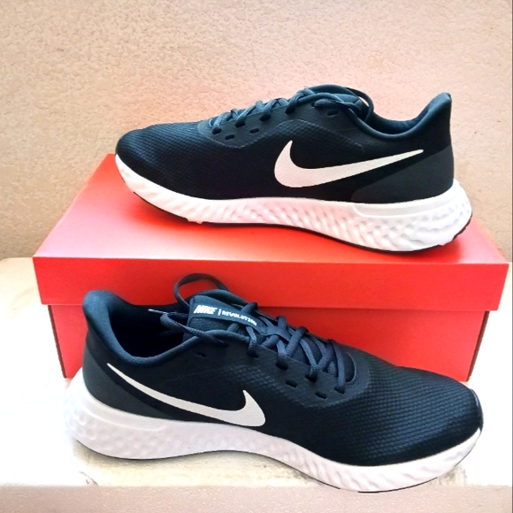 Nike - Picture 4 of 4